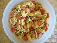 Tortellinisalat mit Zucchini